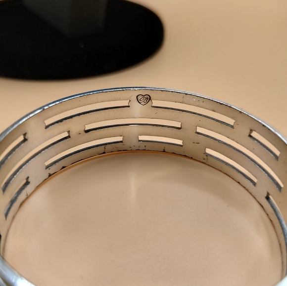 Brighton Unforgettable Hammered Two Tone Retired Bangle Bracelet! - Picture 4 of 7